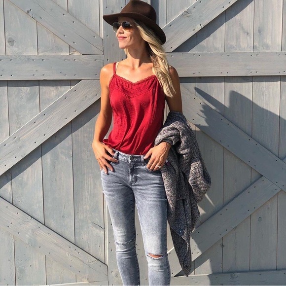 CAbi Denim - NWOT Cabi High Skinny Jeans Vapor Wash Distressed Womens Size 6